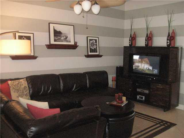 9669 Vía Emilie Boca Raton, FL 33428 - Photo 12 of 25 Family/Great Room