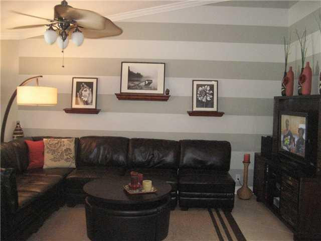 9669 Vía Emilie Boca Raton, FL 33428 - Photo 13 of 25 Family/Great Room