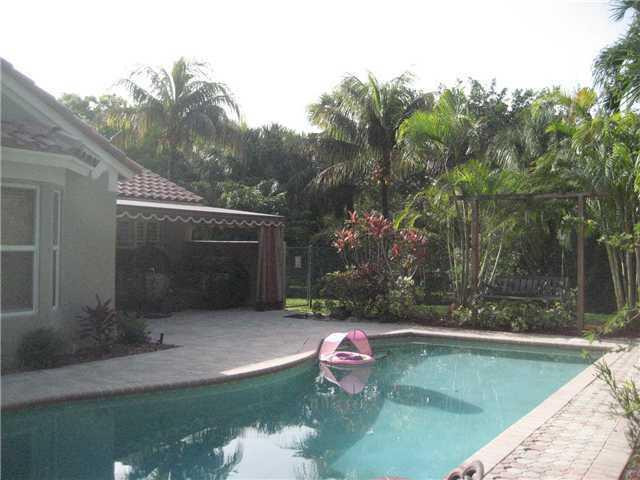 9669 Vía Emilie Boca Raton, FL 33428 - Photo 22 of 25 Pool