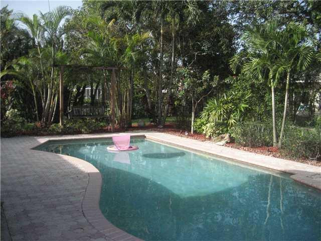 9669 Vía Emilie Boca Raton, FL 33428 - Photo 23 of 25 Pool