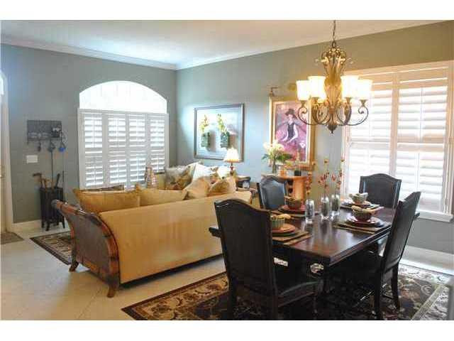 9669 Vía Emilie Boca Raton, FL 33428 - Photo 3 of 25 Living Room