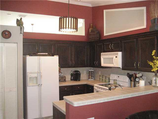 9669 Vía Emilie Boca Raton, FL 33428 - Photo 8 of 25 Kitchen