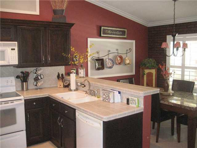 9669 Vía Emilie Boca Raton, FL 33428 - Photo 9 of 25 Kitchen