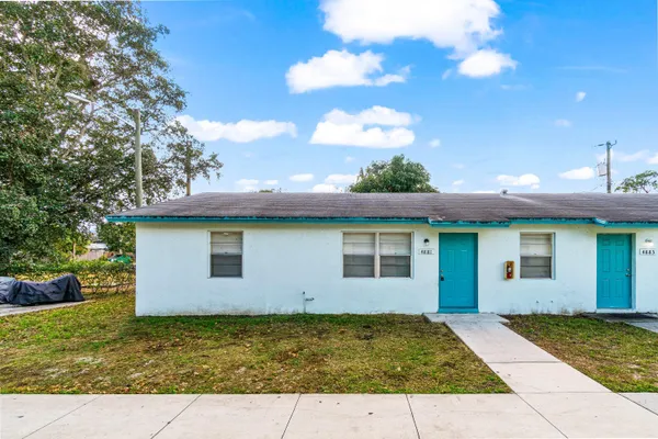 $2,200 | 4881 Gulfstream Road, Lake Worth, FL 33461