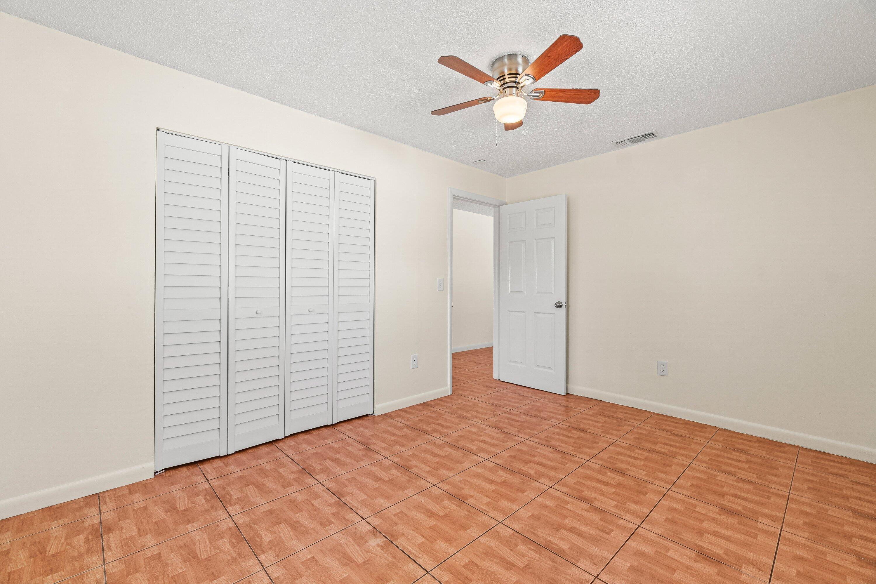 4881 Gulfstream Road Lake Worth, FL 33461 - Photo 11 of 21 011-4881GulfstreamRoad-LakeWorthBeach-FL