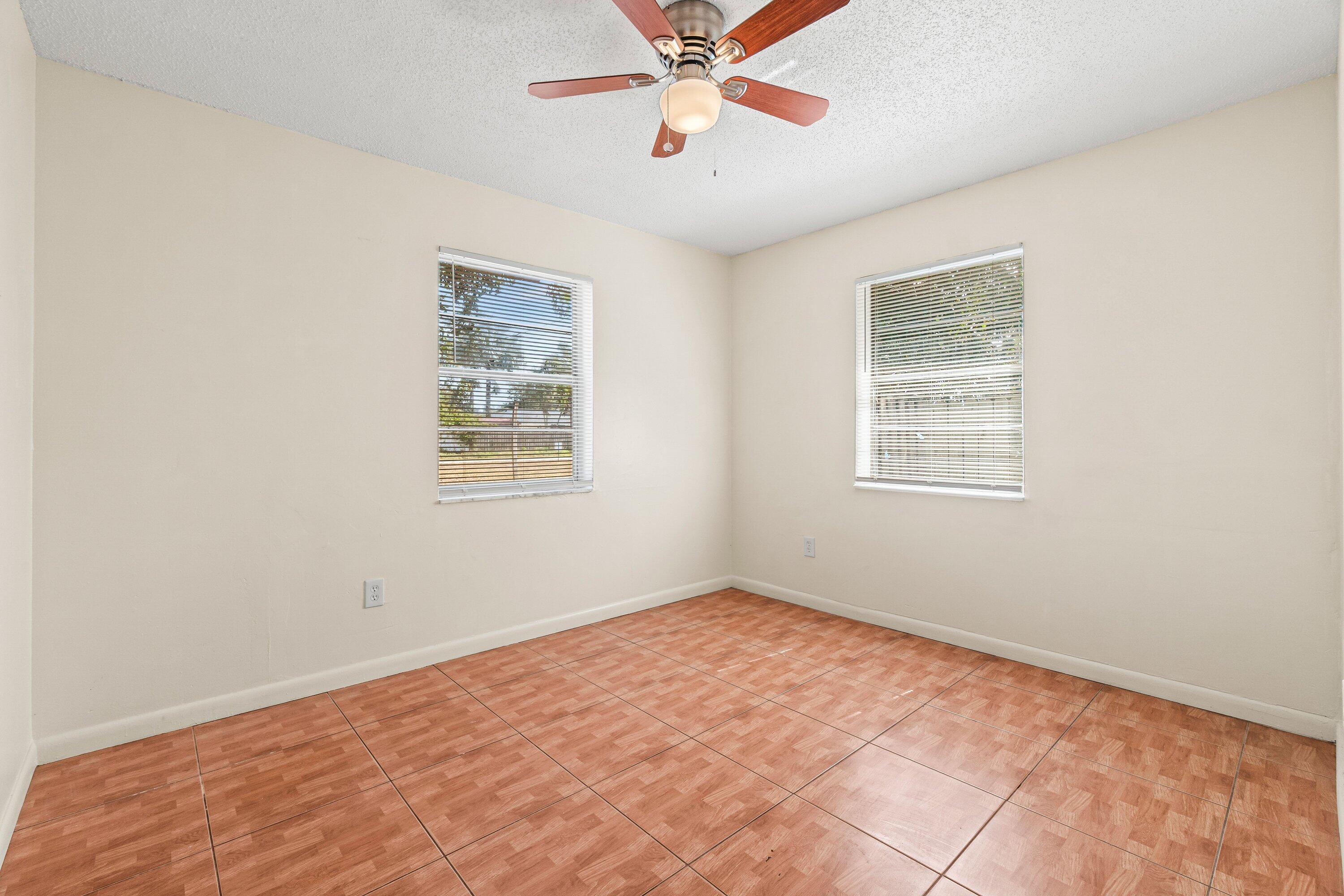 4881 Gulfstream Road Lake Worth, FL 33461 - Photo 13 of 21 013-4881GulfstreamRoad-LakeWorthBeach-FL