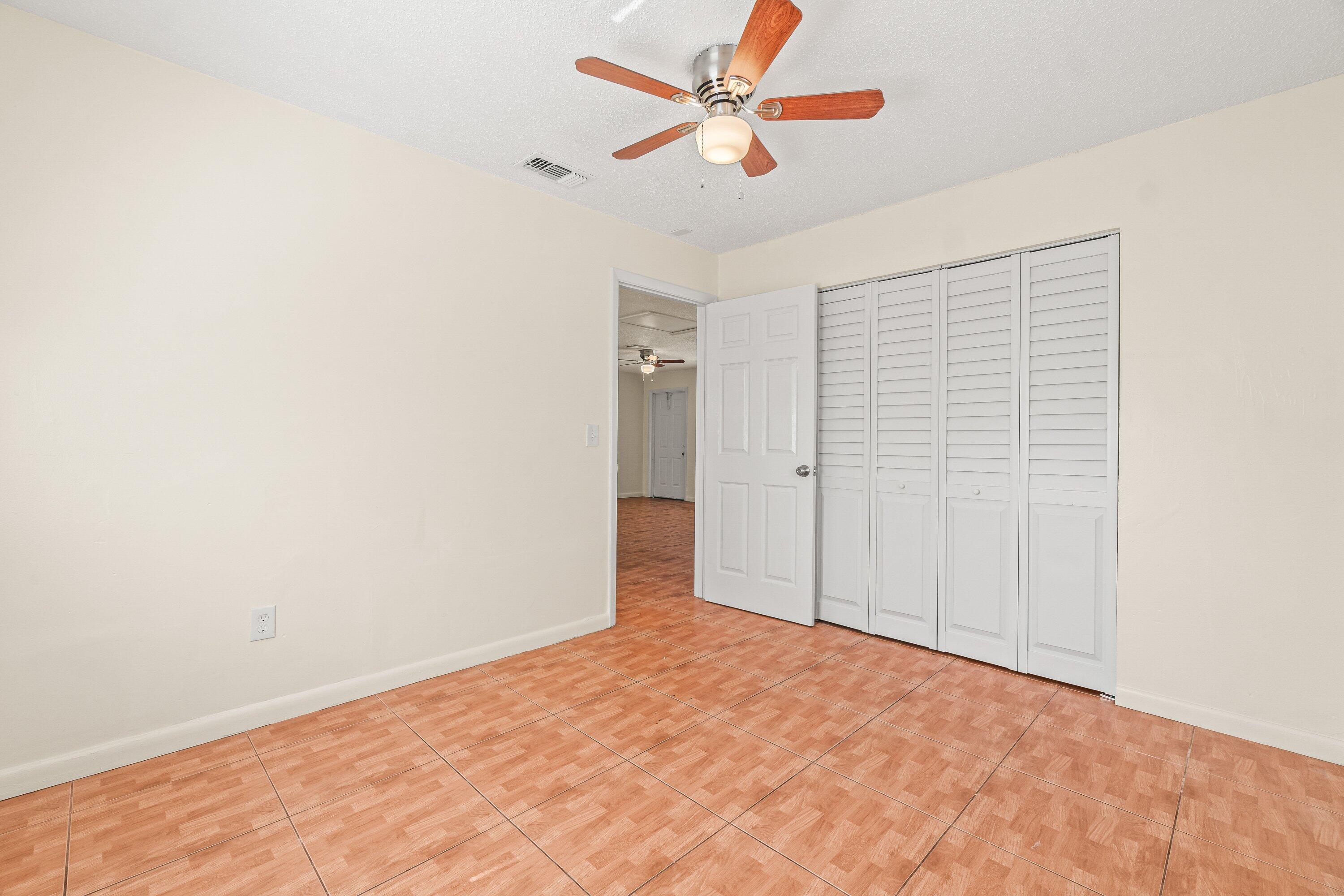 4881 Gulfstream Road Lake Worth, FL 33461 - Photo 14 of 21 014-4881GulfstreamRoad-LakeWorthBeach-FL