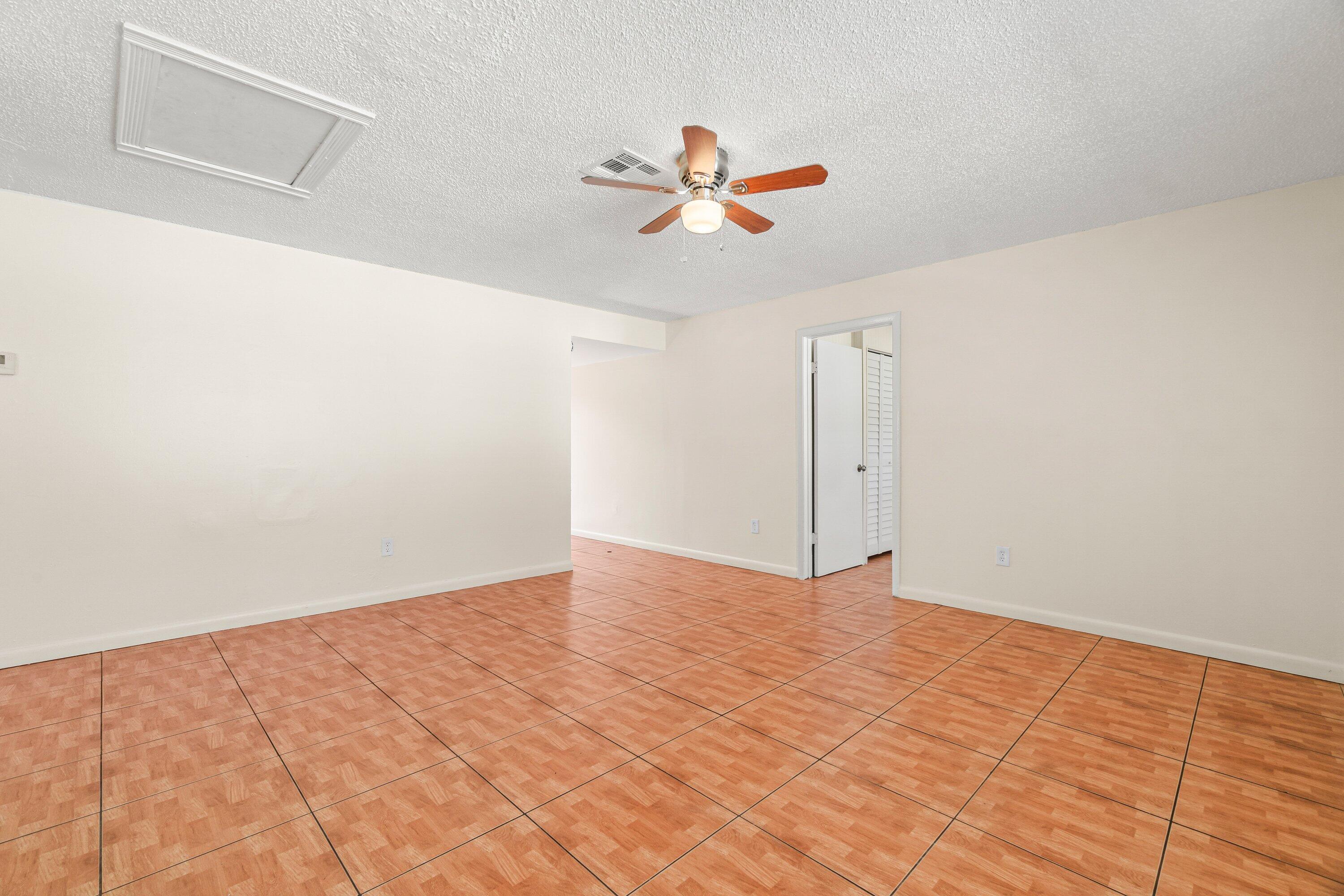 4881 Gulfstream Road Lake Worth, FL 33461 - Photo 17 of 21 017-4881GulfstreamRoad-LakeWorthBeach-FL