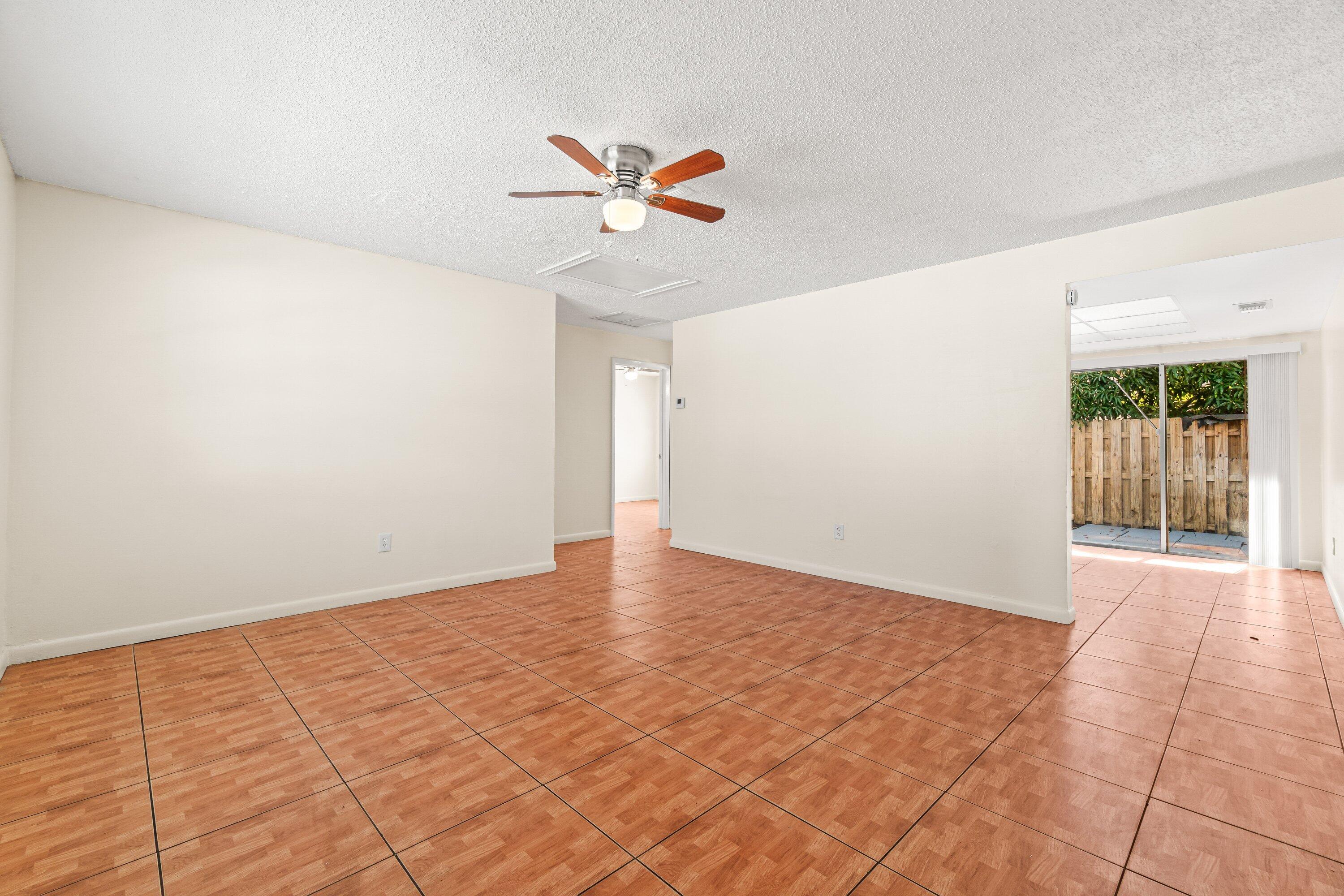 4881 Gulfstream Road Lake Worth, FL 33461 - Photo 18 of 21 018-4881GulfstreamRoad-LakeWorthBeach-FL