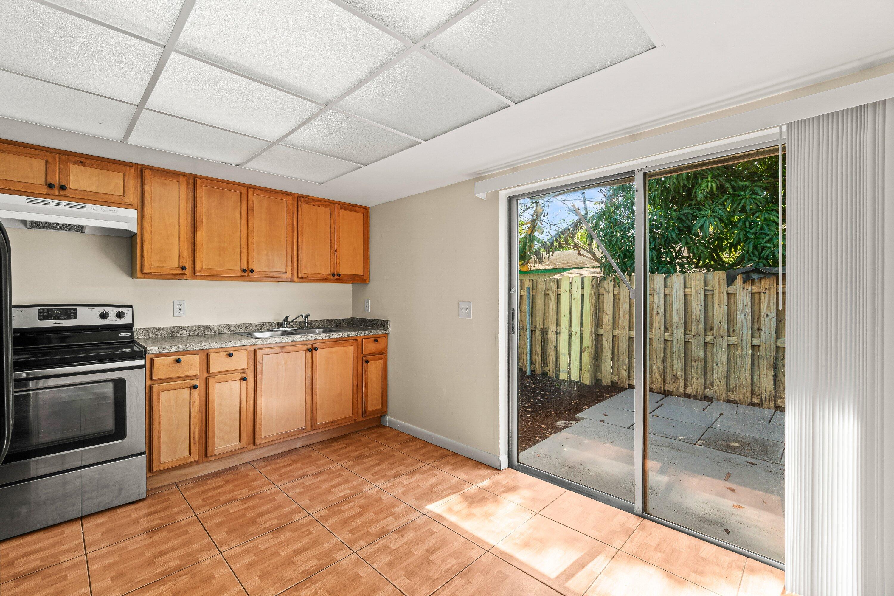 4881 Gulfstream Road Lake Worth, FL 33461 - Photo 4 of 21 004-4881GulfstreamRoad-LakeWorthBeach-FL