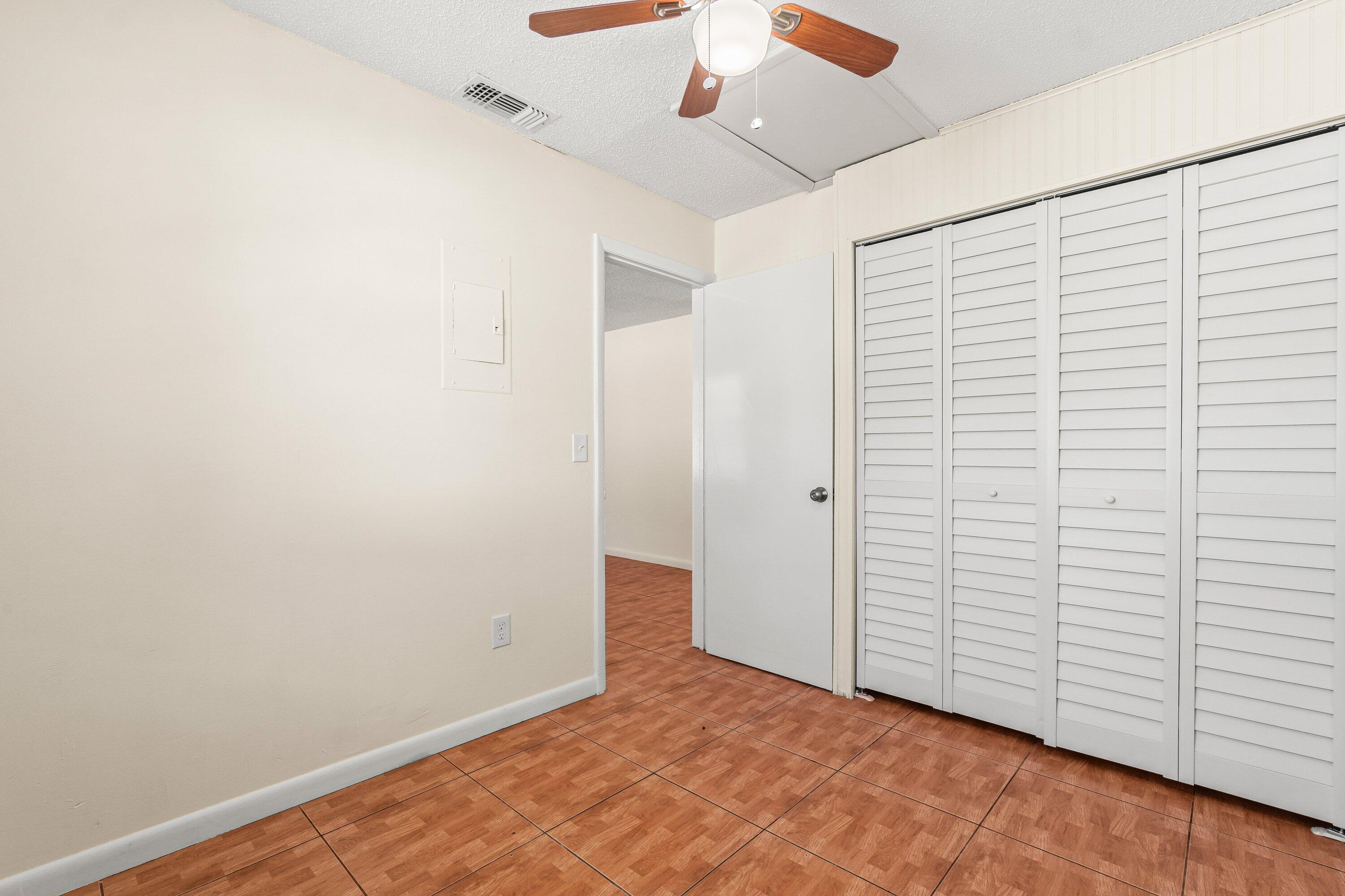 4881 Gulfstream Road Lake Worth, FL 33461 - Photo 9 of 21 009-4881GulfstreamRoad-LakeWorthBeach-FL