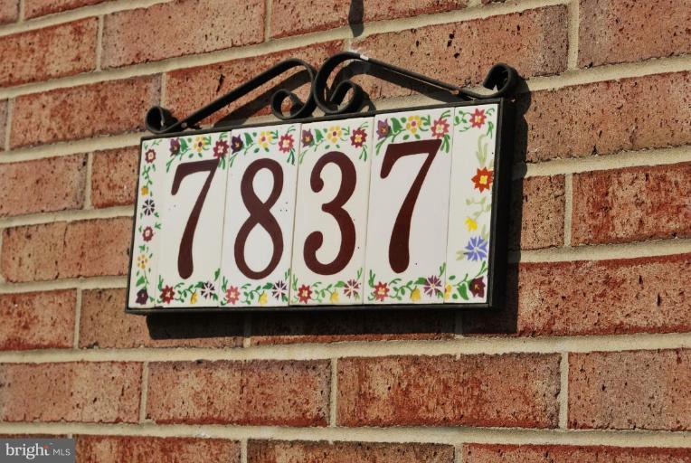 7837 Roundabout Way Springfield, VA 22153 - Photo 24 of 24 a close up of a street sign