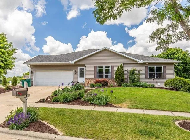 $2,400 | 1916 Eastwood Way, Mount Horeb, WI 53572