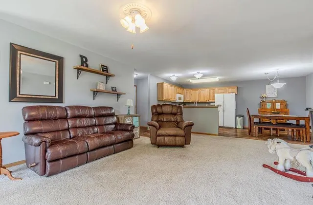 $2,400 | 1916 Eastwood Way, Mount Horeb, WI 53572