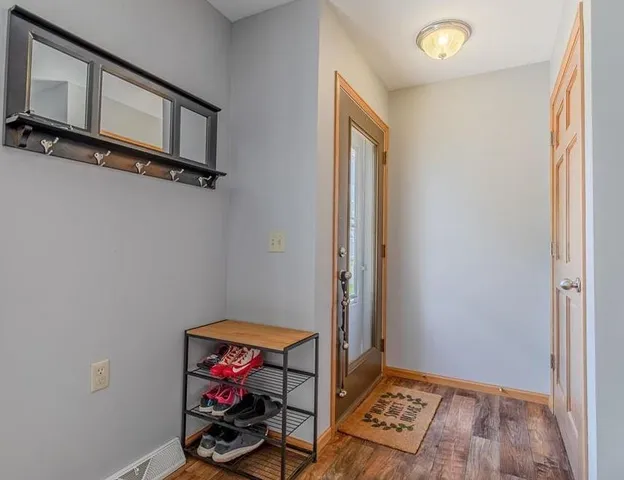 $2,400 | 1916 Eastwood Way, Mount Horeb, WI 53572