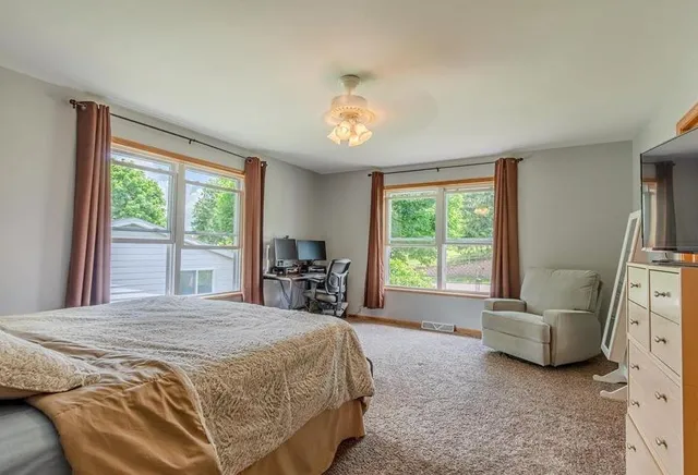 $2,400 | 1916 Eastwood Way, Mount Horeb, WI 53572