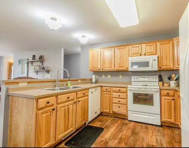 $2,400 | 1916 Eastwood Way, Mount Horeb, WI 53572