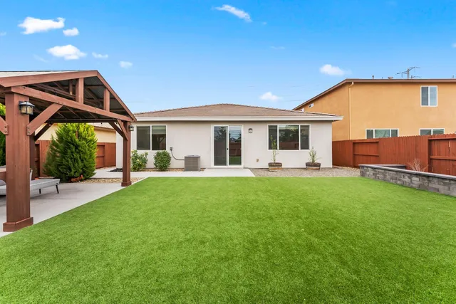 a view of a house with backyard and porch
