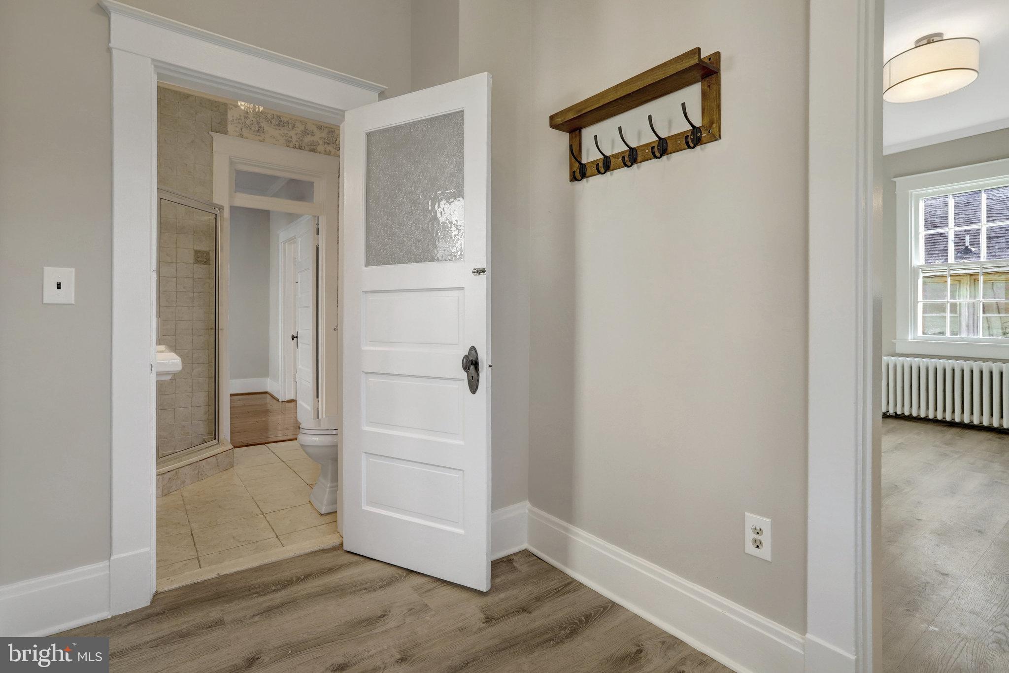 306 Rucker Place Alexandria, VA 22301 - Photo 21 of 63 Main level full bath