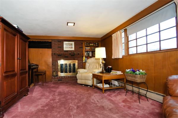7 Lillian Road Lexington, MA 02420 - Photo 8 of 10 Gallery Image 8