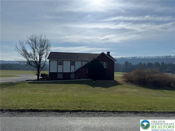 $1,300 | 1121 Poho Poco Drive, Lehighton, PA 18235