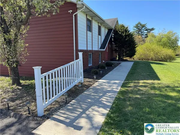 $1,400 | 1121 Poho Poco Drive, Lehighton, PA 18235