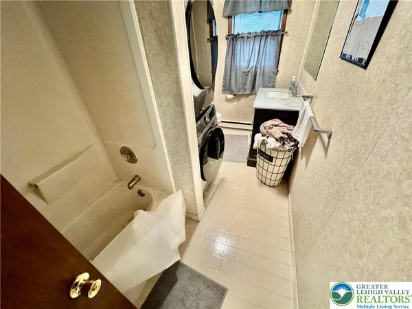 $1,300 | 1121 Poho Poco Drive, Lehighton, PA 18235