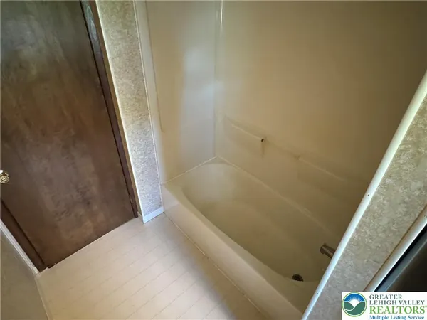 $1,400 | 1121 Poho Poco Drive, Lehighton, PA 18235