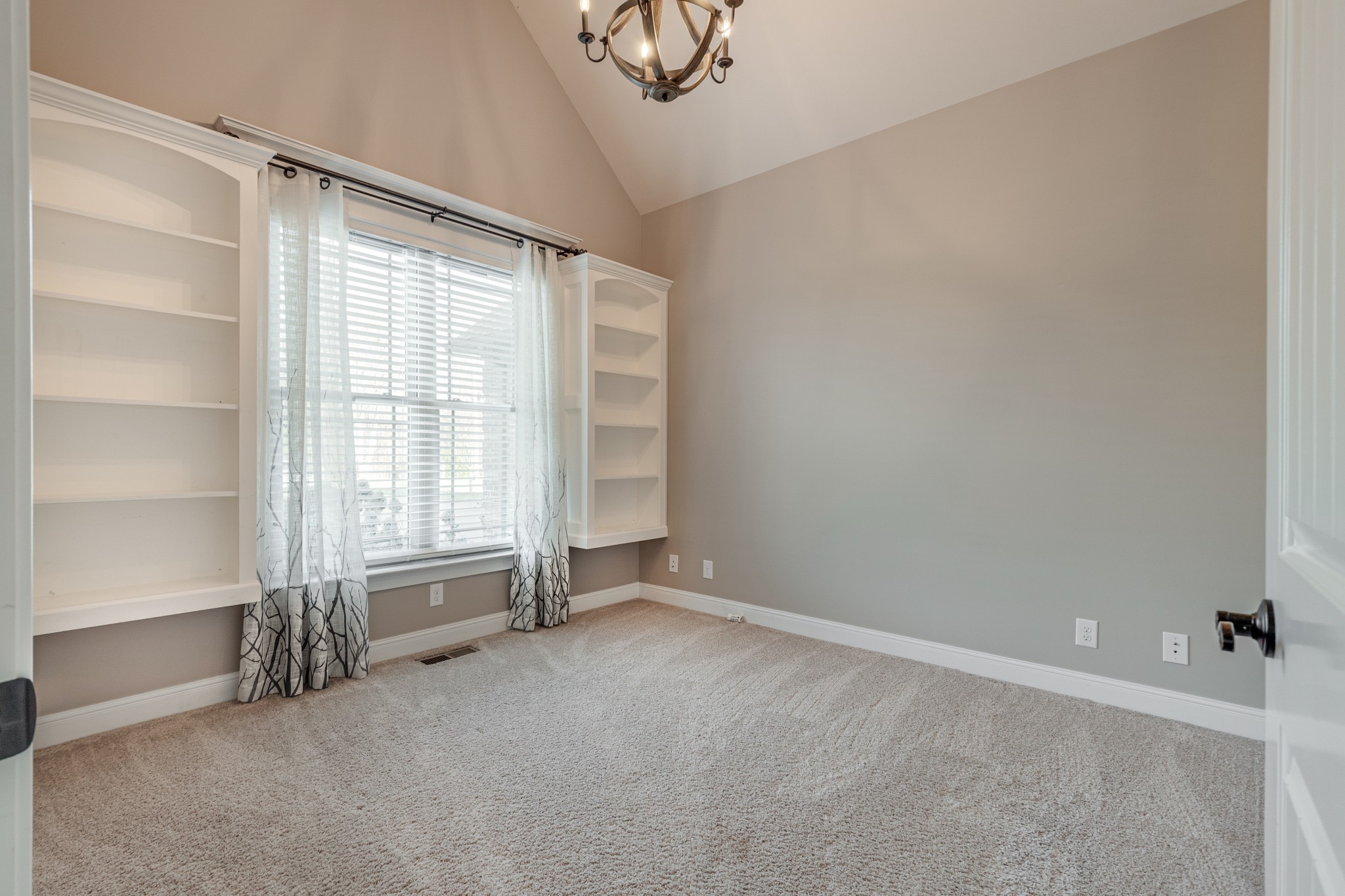 858 Coker Ford Road Portland, TN 37148 - Photo 21 of 30 an empty room with windows