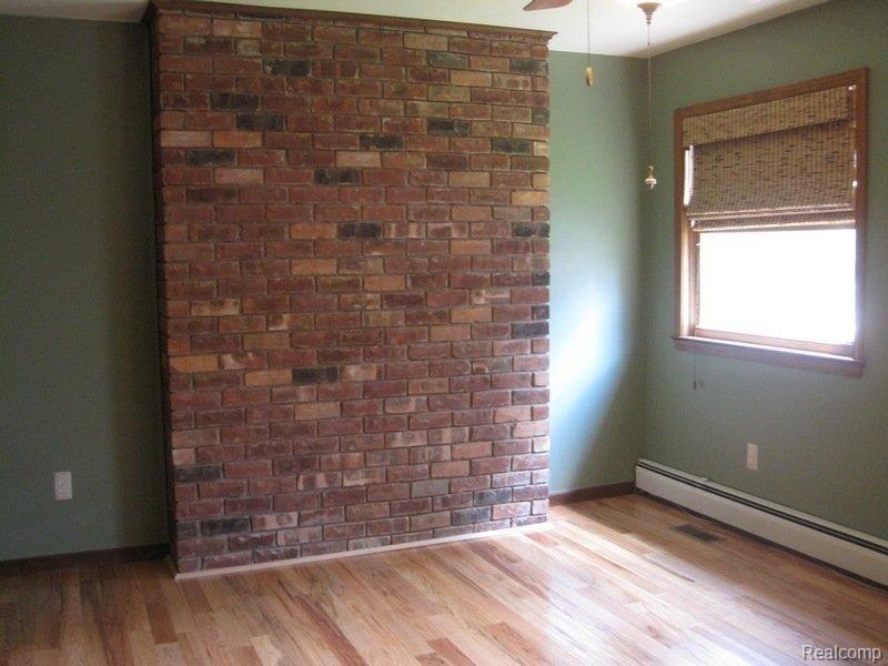 365 Reymont Road Waterford, MI 48327 - Photo 15 of 34 Master Bedroom view 3
