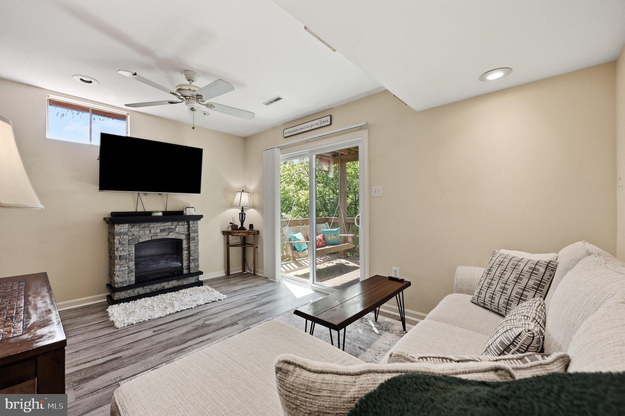 6582 Hemlock Point Road New Market, MD 21774 - Photo 31 of 55 Family Room