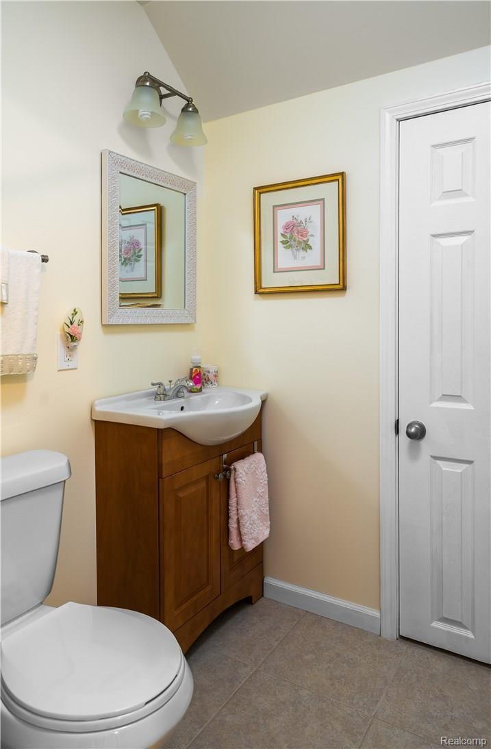 3270 Hixon Road Rochester, MI 48306 - Photo 21 of 34 21.jpg