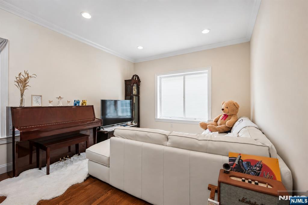 39 Grove Street, Unit B Tenafly, NJ 07670 - Photo 3 of 24