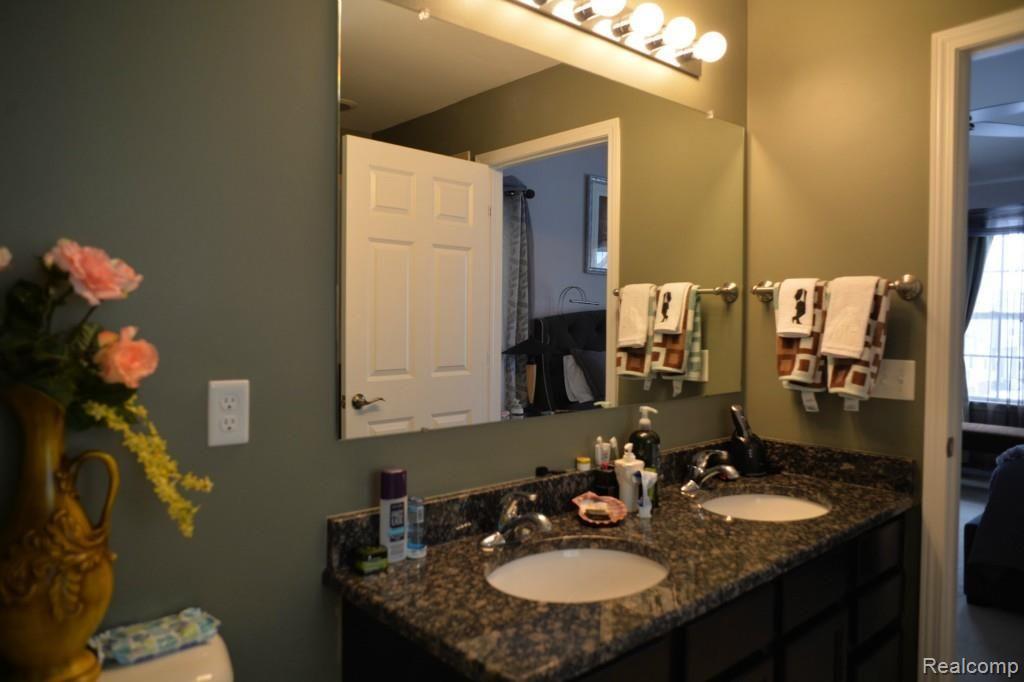 51123 Brompton Novi, MI 48374 - Photo 6 of 17