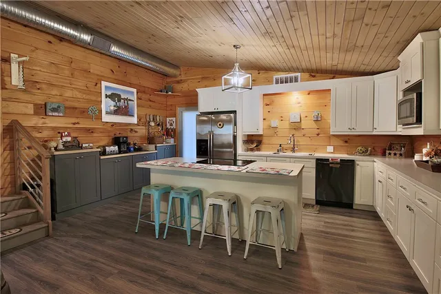 $540,000 | 147 Lakeside Drive, Mountain Rest, SC 29664