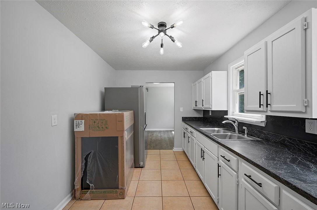 18066 Weston Road Cleveland, OH 44121 - Photo 6 of 18