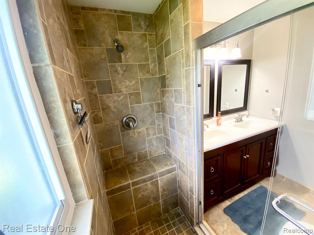 909 1st Street Rochester, MI 48307 - Photo 18 of 64