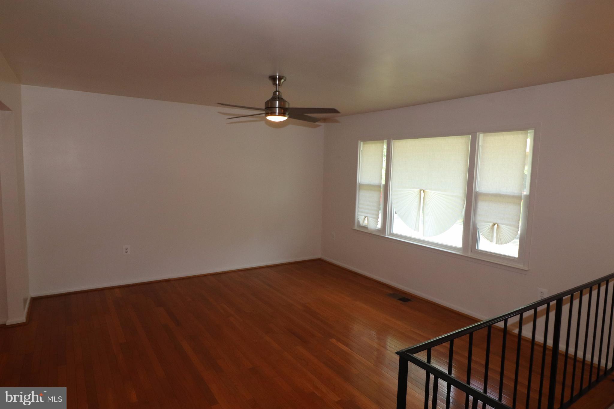 9301 Cross Bow Road Fort Washington, MD 20744 - Photo 3 of 28 Living Room