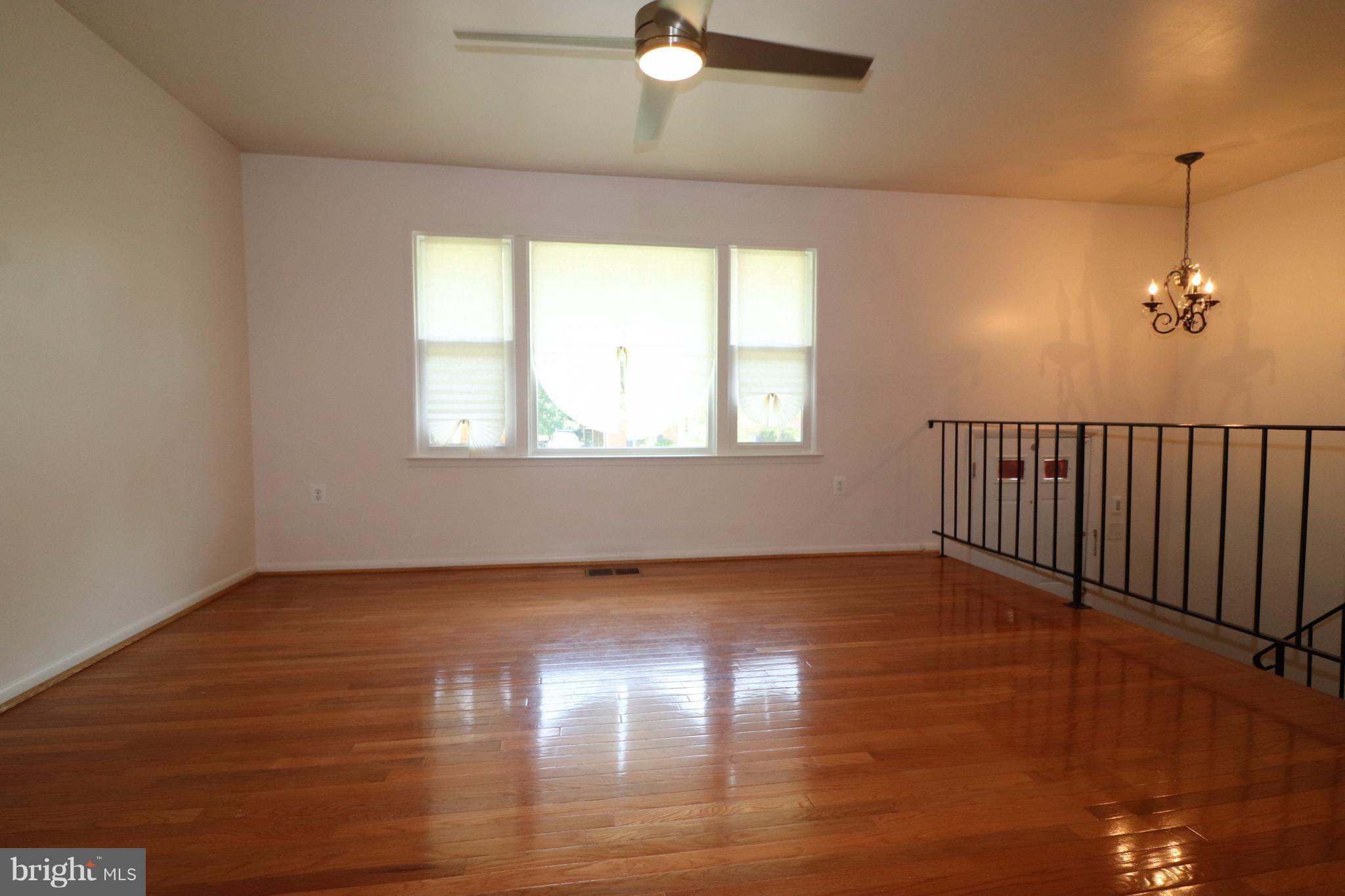 9301 Cross Bow Road Fort Washington, MD 20744 - Photo 4 of 28 Living Room