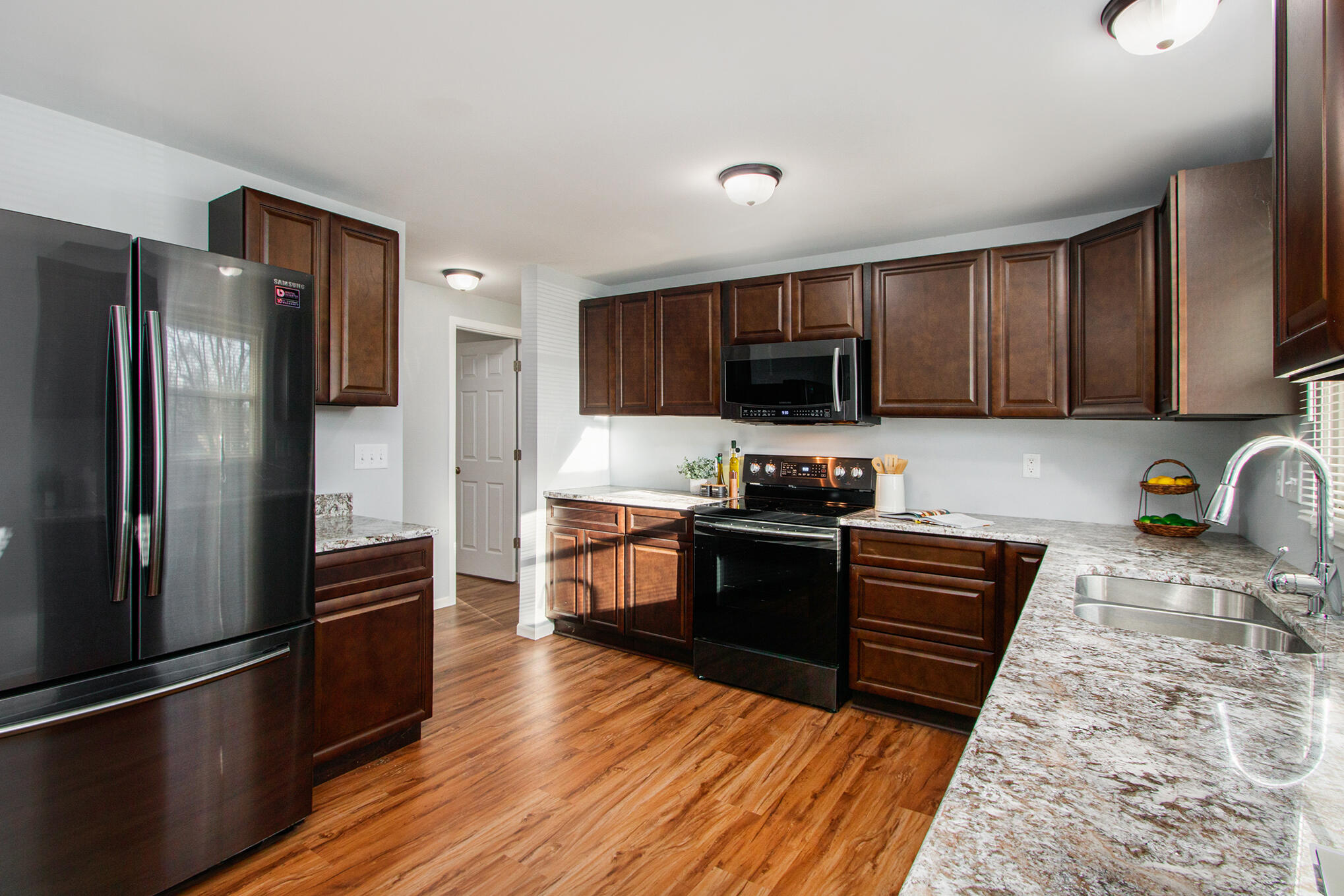 2356 Roslin Road Benton Harbor, MI 49022 - Photo 13 of 41 Kitchen