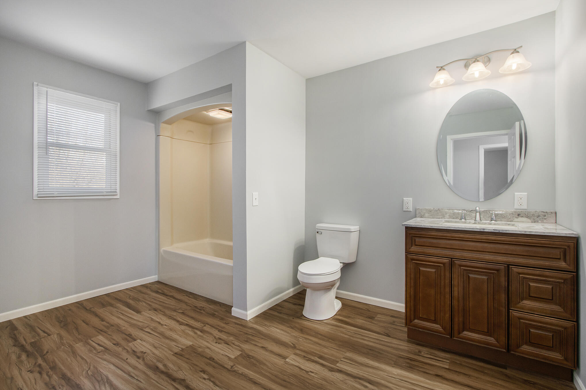 2356 Roslin Road Benton Harbor, MI 49022 - Photo 22 of 41 2nd level bathroom