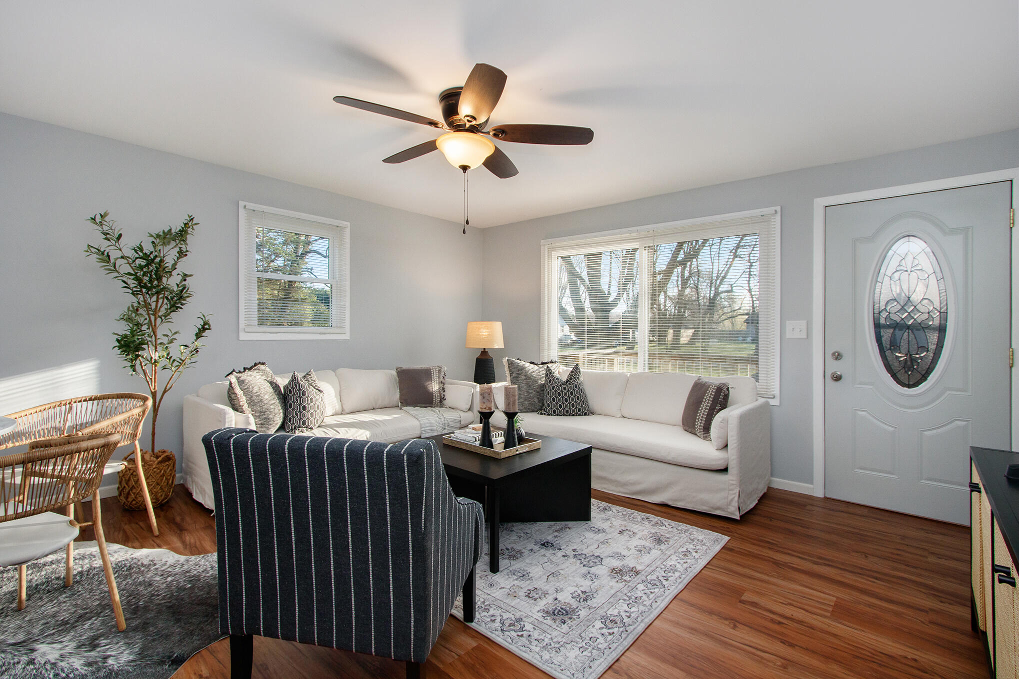 2356 Roslin Road Benton Harbor, MI 49022 - Photo 4 of 41 Living Room