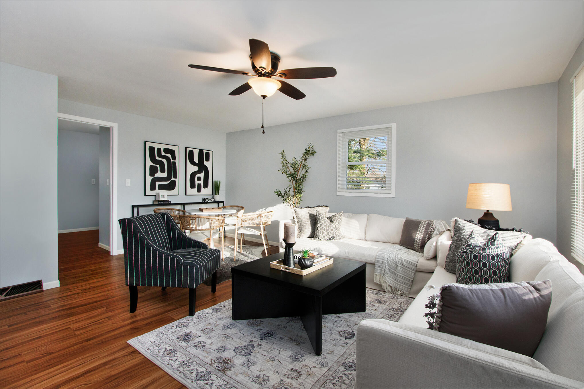 2356 Roslin Road Benton Harbor, MI 49022 - Photo 5 of 41 Living Room