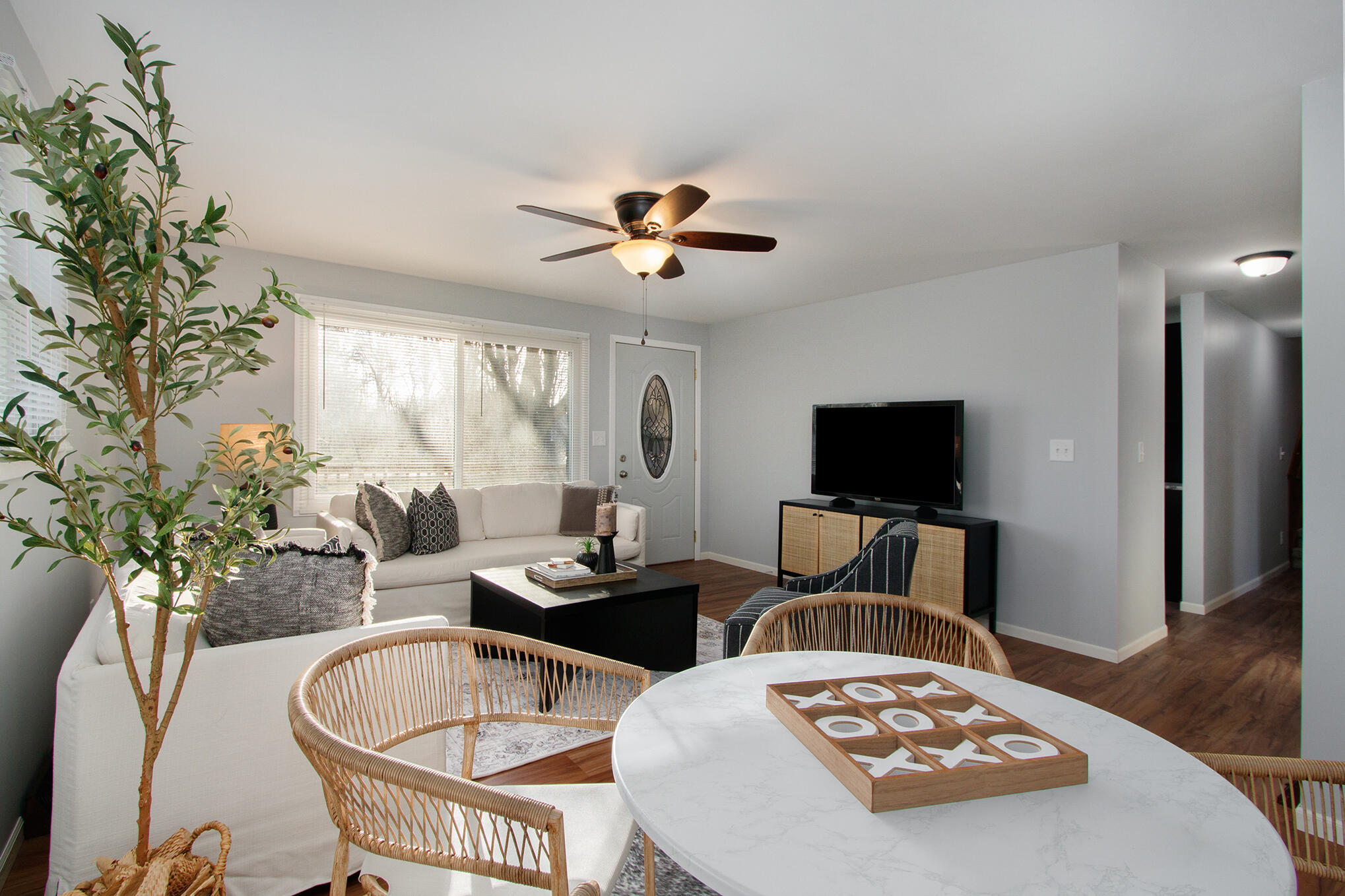 2356 Roslin Road Benton Harbor, MI 49022 - Photo 7 of 41 Living Room