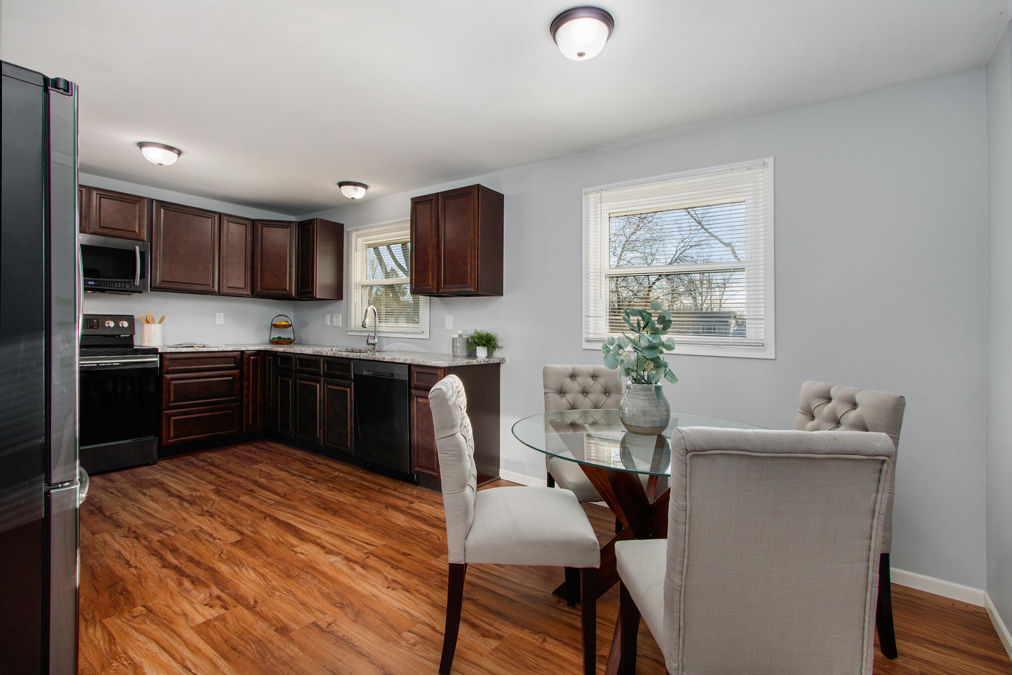 2356 Roslin Road Benton Harbor, MI 49022 - Photo 10 of 41 Kitchen/Eat-In Area