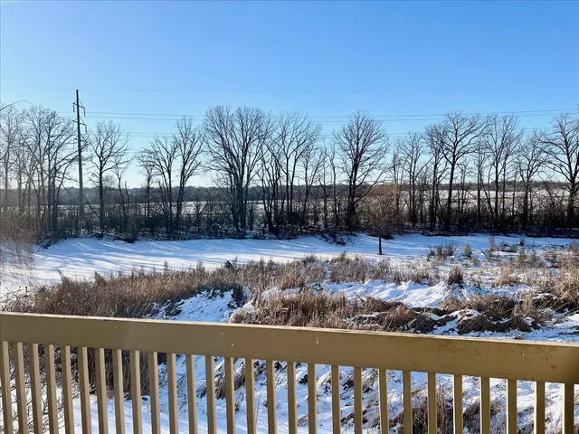 $339,500 | 2646 Cobblestone Drive, Crystal Lake, IL 60012