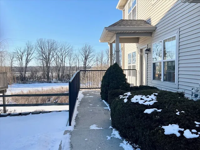 $339,500 | 2646 Cobblestone Drive, Crystal Lake, IL 60012