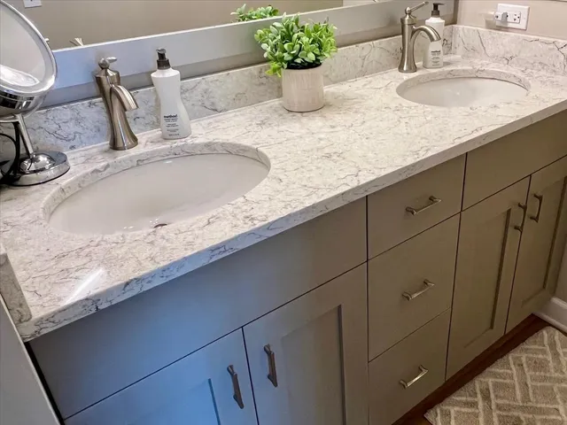 $339,500 | 2646 Cobblestone Drive, Crystal Lake, IL 60012