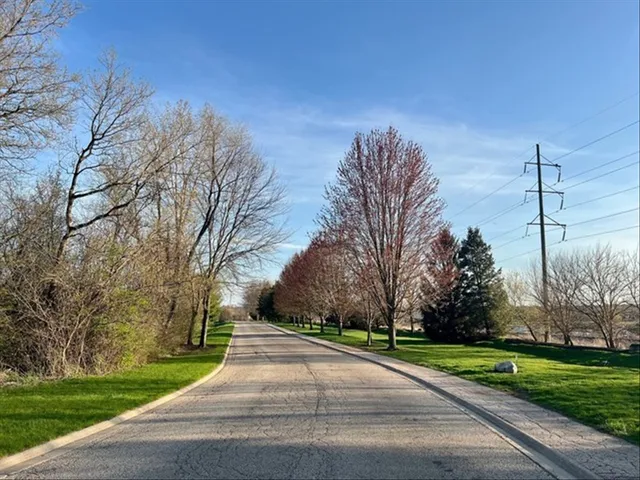 $339,500 | 2646 Cobblestone Drive, Crystal Lake, IL 60012