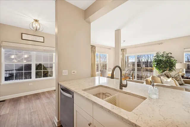 $339,500 | 2646 Cobblestone Drive, Crystal Lake, IL 60012